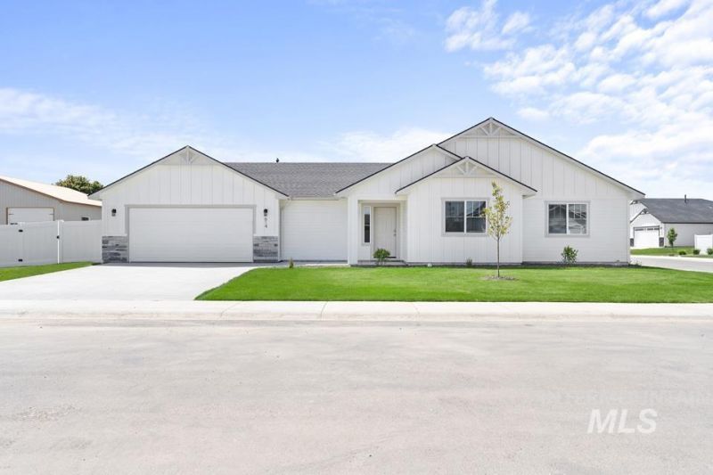 614 Brown Bear Way, Fruitland, ID 83619 Main Photo