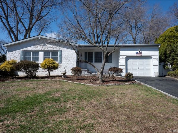 28 Dartmouth Drive, Smithtown, NY 11787
