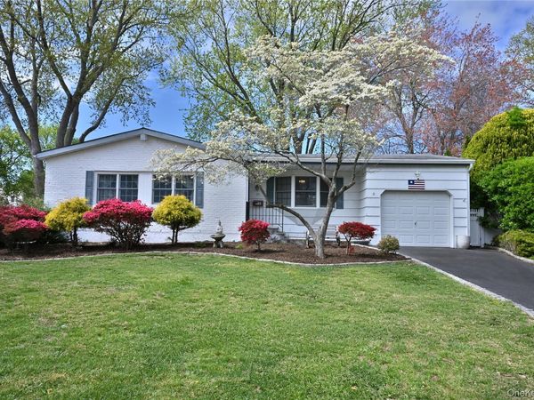 28 Dartmouth Drive, Smithtown, NY 11787