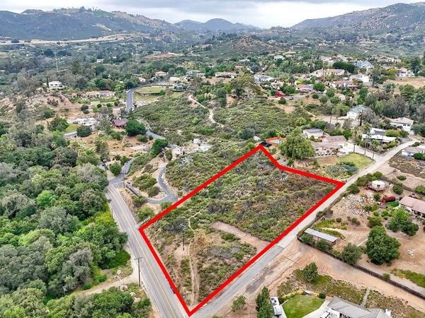 25183 Jesmond Dene Rd, Escondido, CA 92026