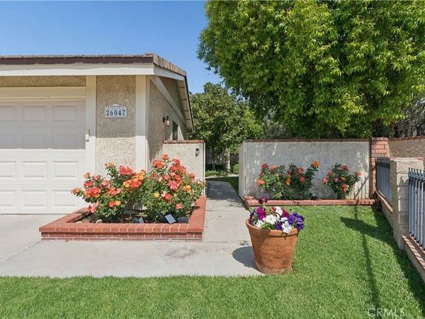 26047 Palomita, Valencia, CA 91355