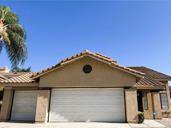 2958 Hampshire, Corona, CA 92879