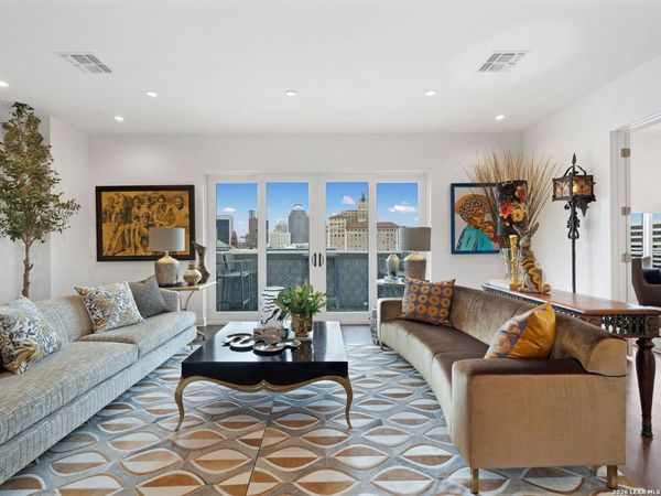 230 Dwyer Ave, Unit 701, San Antonio, TX 78204