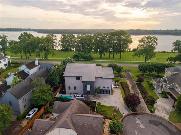 65 RIVERWALK PL, Memphis, TN 38103