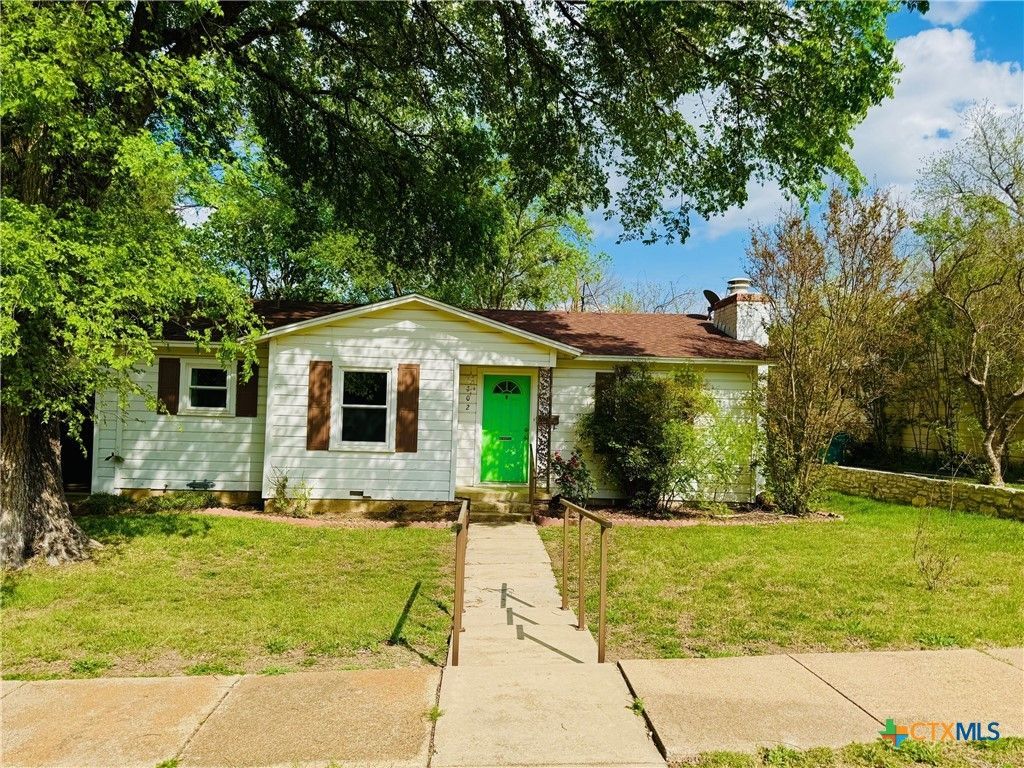 302 N 28th Street, Gatesville, TX 76528 Main Photo