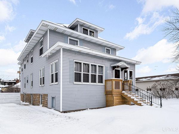 1114 S 1st Avenue, Escanaba, MI 49829