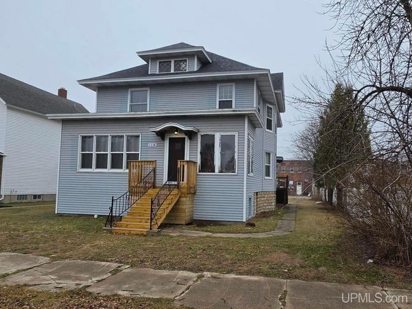 1114 S 1st Avenue, Escanaba, MI 49829