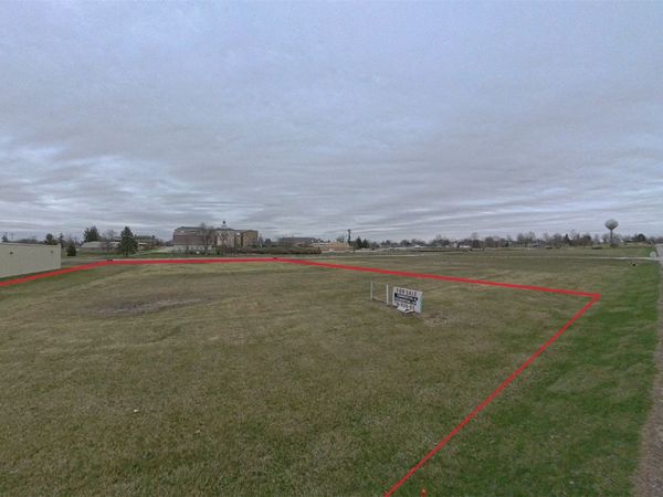 910 S K Avenue , Vinton, IA 52349