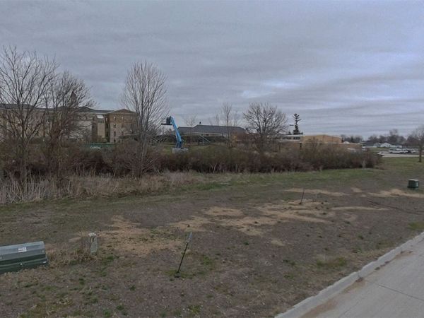 1002 J Avenue , Vinton, IA 52349