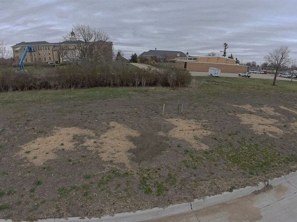 1006 J Avenue , Vinton, IA 52349