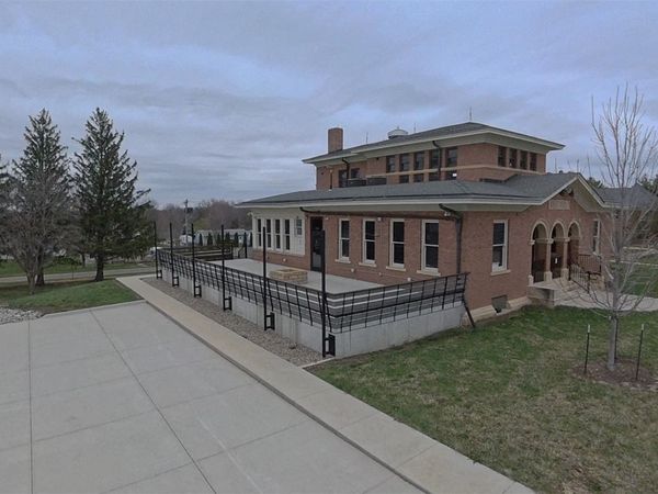 916 W 9th Street , Vinton, IA 52349