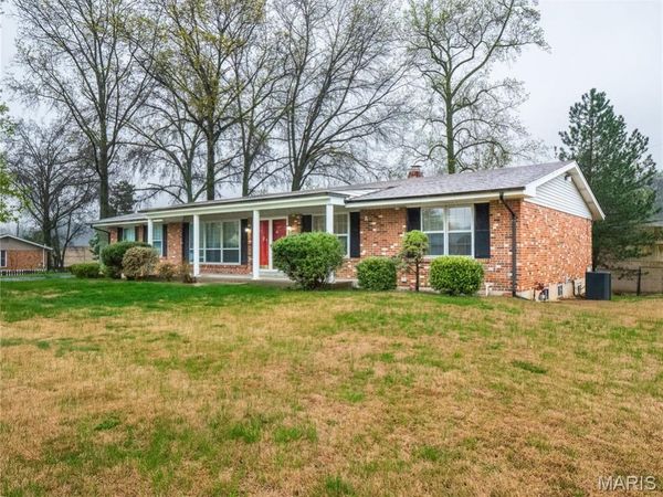 10636 Roanna Lane , St Louis, MO 63128