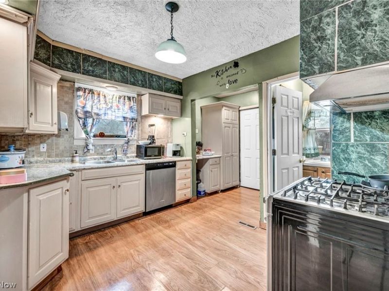 1742 Wayside Road , Cleveland, OH 44112 Photo 14