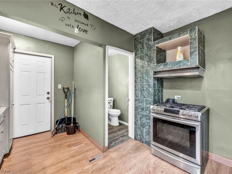 1742 Wayside Road , Cleveland, OH 44112 Photo 15