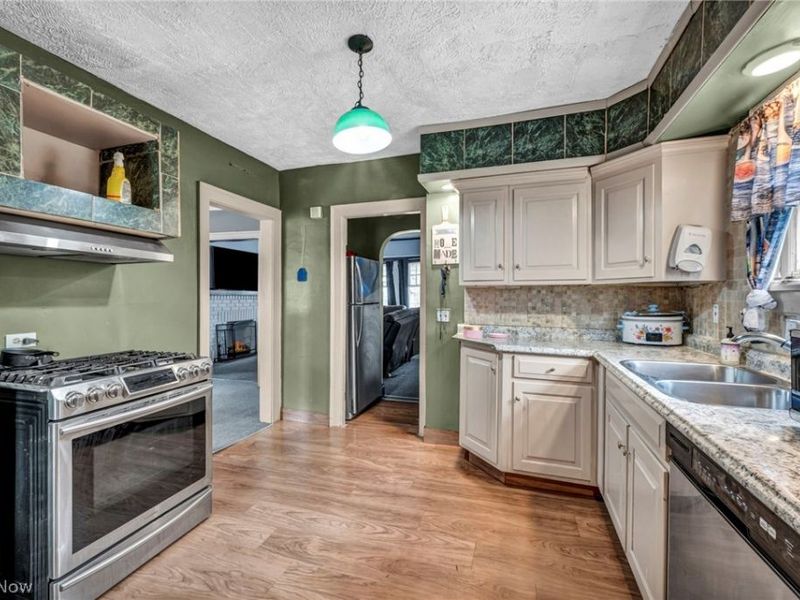 1742 Wayside Road , Cleveland, OH 44112 Photo 17