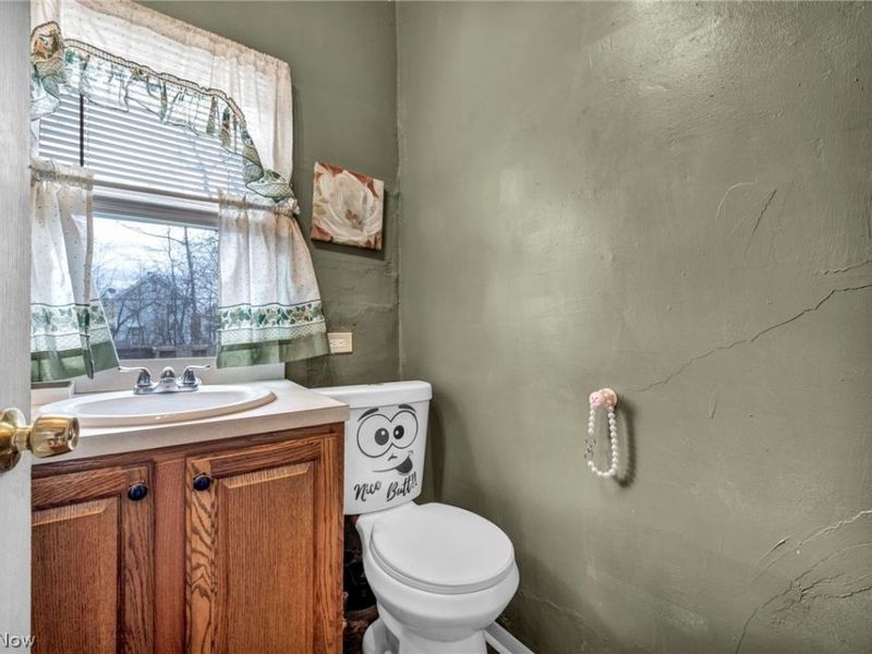 1742 Wayside Road , Cleveland, OH 44112 Photo 18