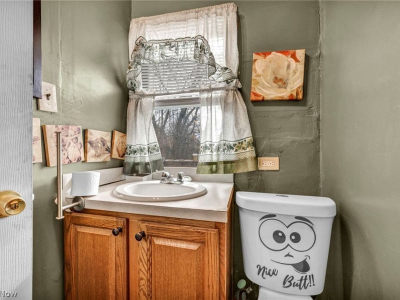 1742 Wayside Road , Cleveland, OH 44112 Photo 19