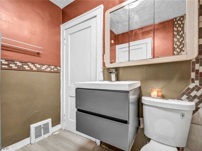 1742 Wayside Road , Cleveland, OH 44112 Photo 22