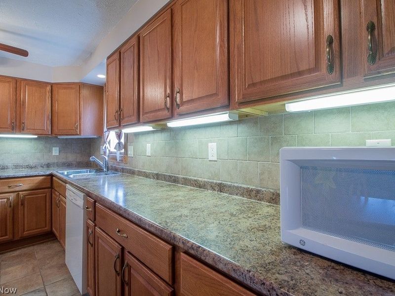 6035 Campbell Road , Mentor on the Lake, OH 44060 Photo 9