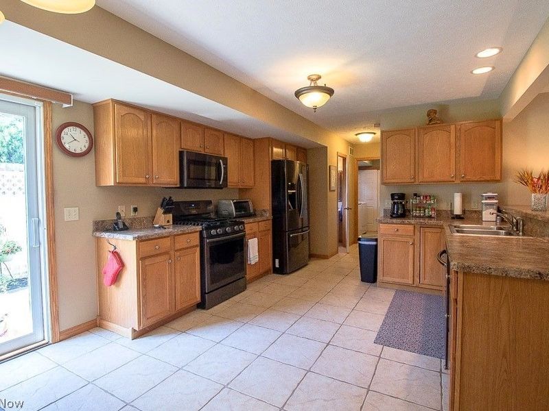 38604 Granite Drive , Willoughby, OH 44094 Photo 5