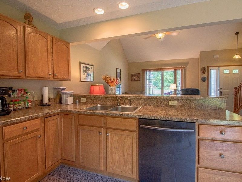 38604 Granite Drive , Willoughby, OH 44094 Photo 7