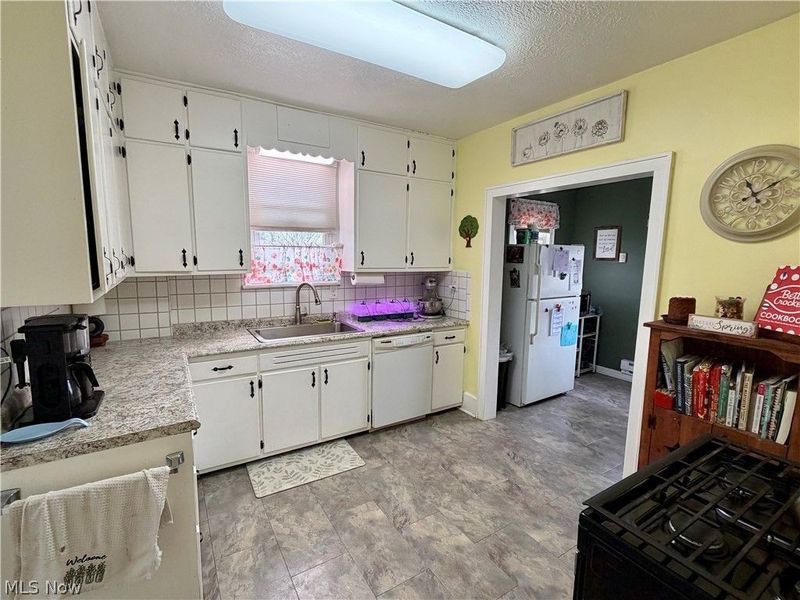 402 Adena Street NE, North Canton, OH 44720 Photo 18