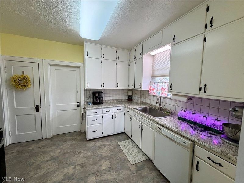 402 Adena Street NE, North Canton, OH 44720 Photo 19