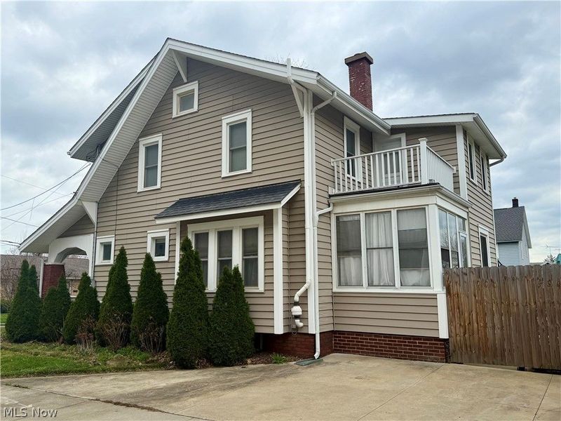 402 Adena Street NE, North Canton, OH 44720 Photo 2