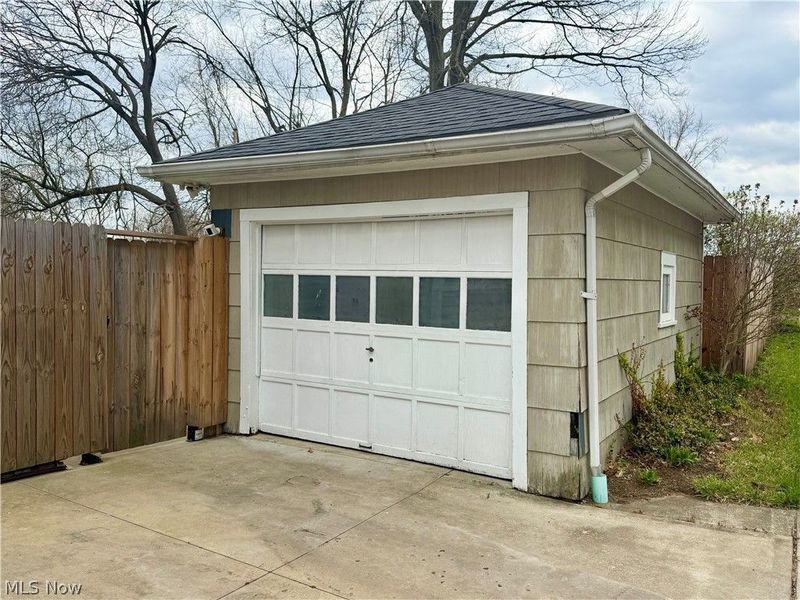 402 Adena Street NE, North Canton, OH 44720 Photo 4