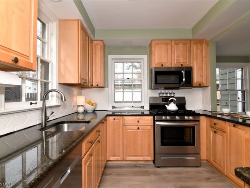 2556 Fenwick Road , University Heights, OH 44118 Photo 16