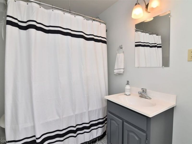 2556 Fenwick Road , University Heights, OH 44118 Photo 32