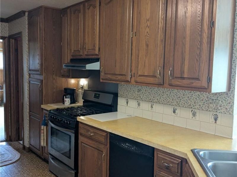 752 Leeman Drive, Akron, OH 44319 Photo 10