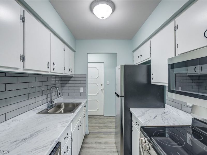 20312 Lorain Road , Unit 106, Fairview Park, OH 44126 Photo 10