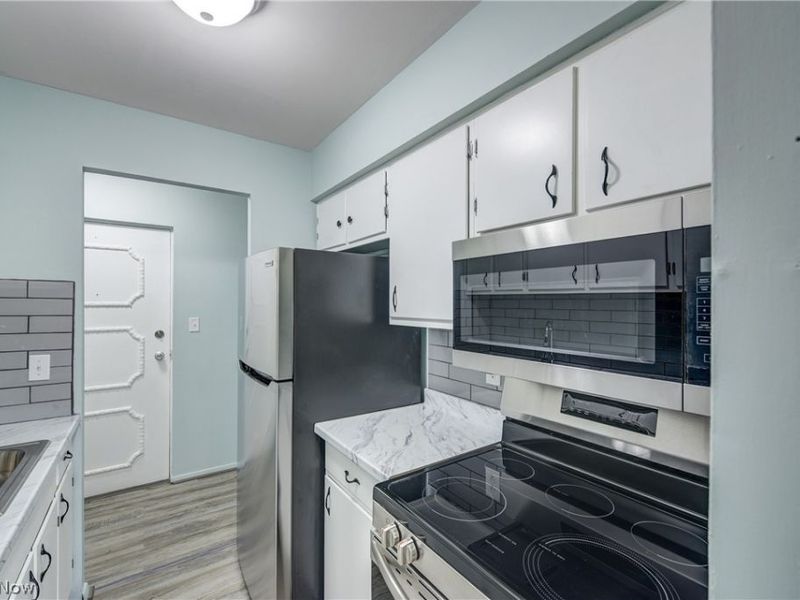 20312 Lorain Road , Unit 106, Fairview Park, OH 44126 Photo 11