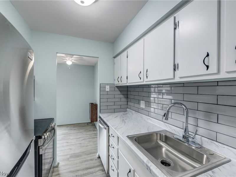 20312 Lorain Road , Unit 106, Fairview Park, OH 44126 Photo 12