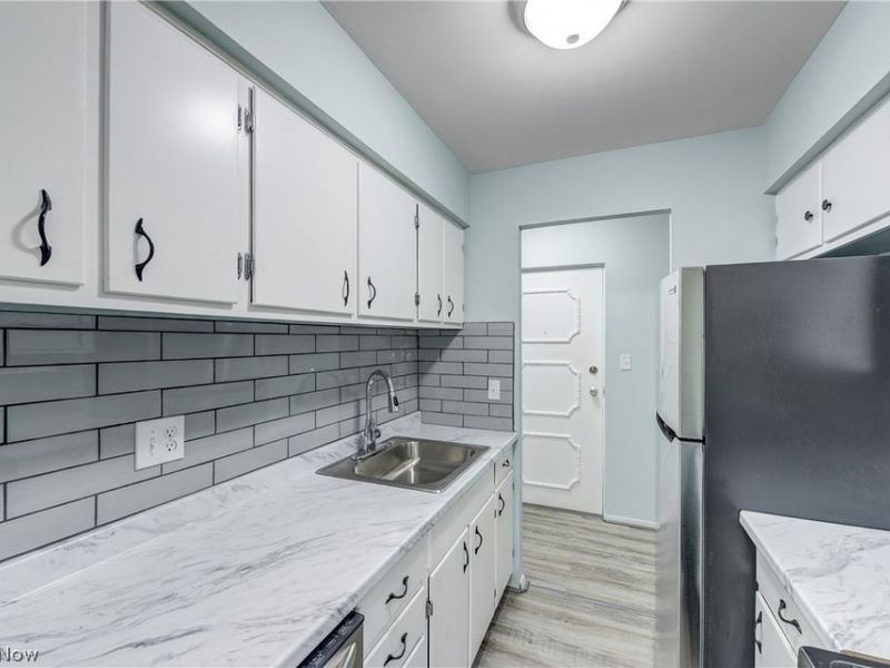 20312 Lorain Road , Unit 106, Fairview Park, OH 44126 Photo 9