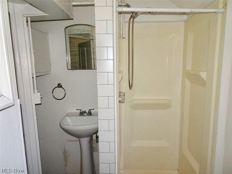 4587 Niessen Court , Cleveland, OH 44109 Photo 37