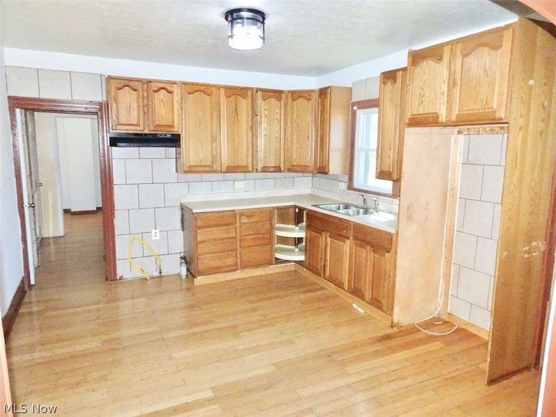 4587 Niessen Court , Cleveland, OH 44109 Photo 5