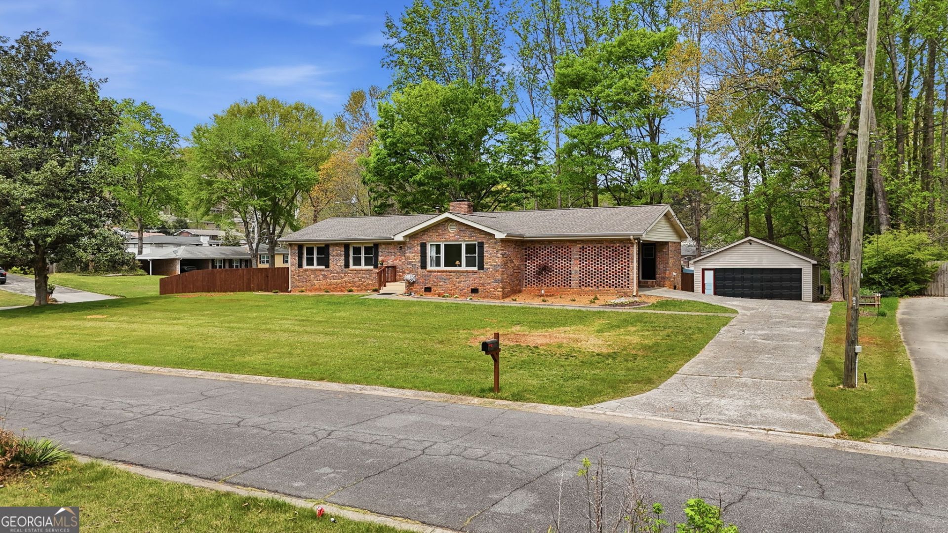 201 Dillard Drive Ne, Kennesaw, GA 30144 Main Photo