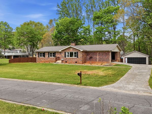 201 Dillard Drive NE, Kennesaw, GA 30144