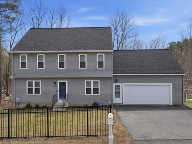 129 Quinapoxet Street, Holden, MA 01522