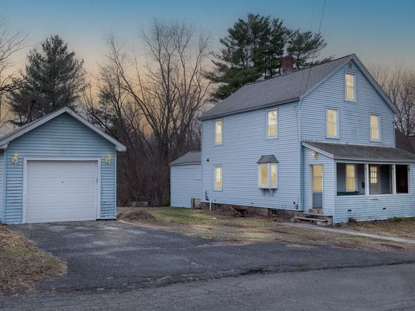 14 Dewey St, Easthampton, MA 01027