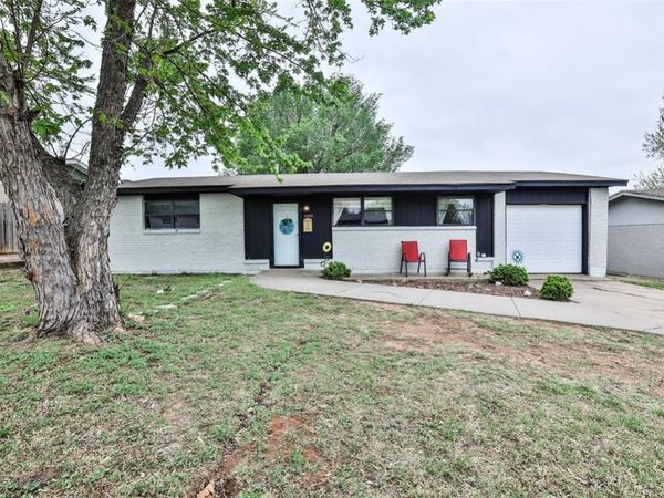 608 SW 15 Street, Moore, OK 73160