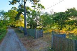 1022 Justin Avenue photo 4