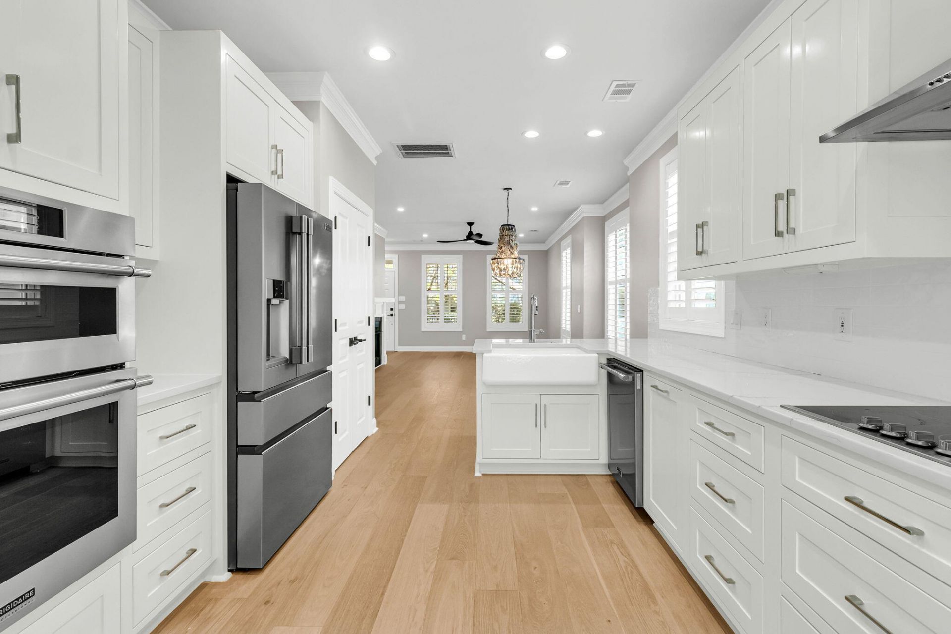 1135 Thrower Street Photo 10