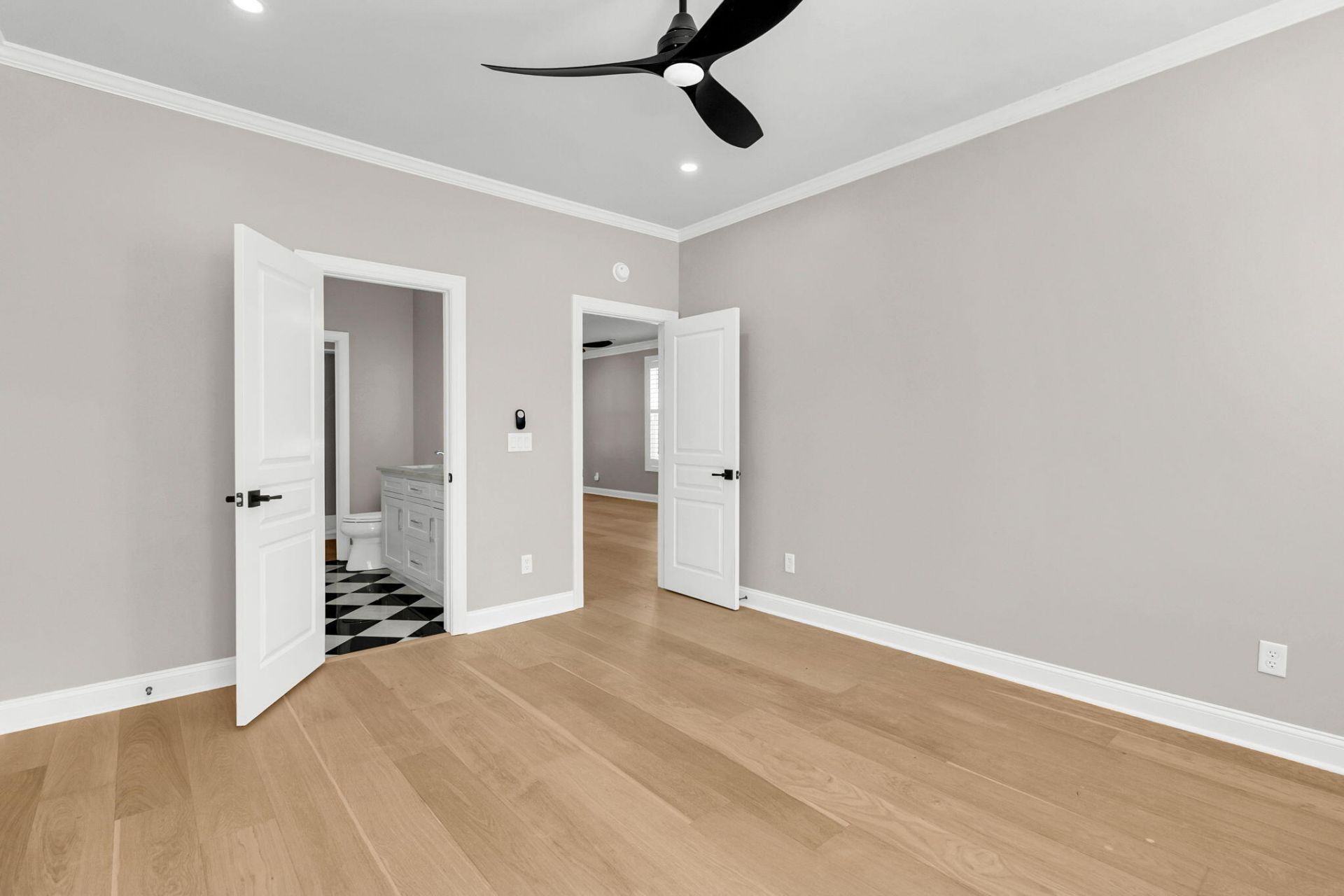 1135 Thrower Street Photo 14