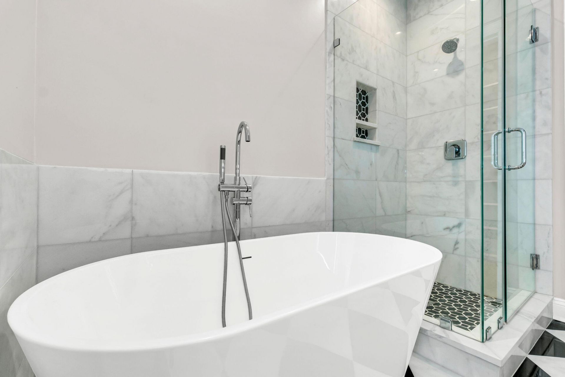 1135 Thrower Street Photo 16