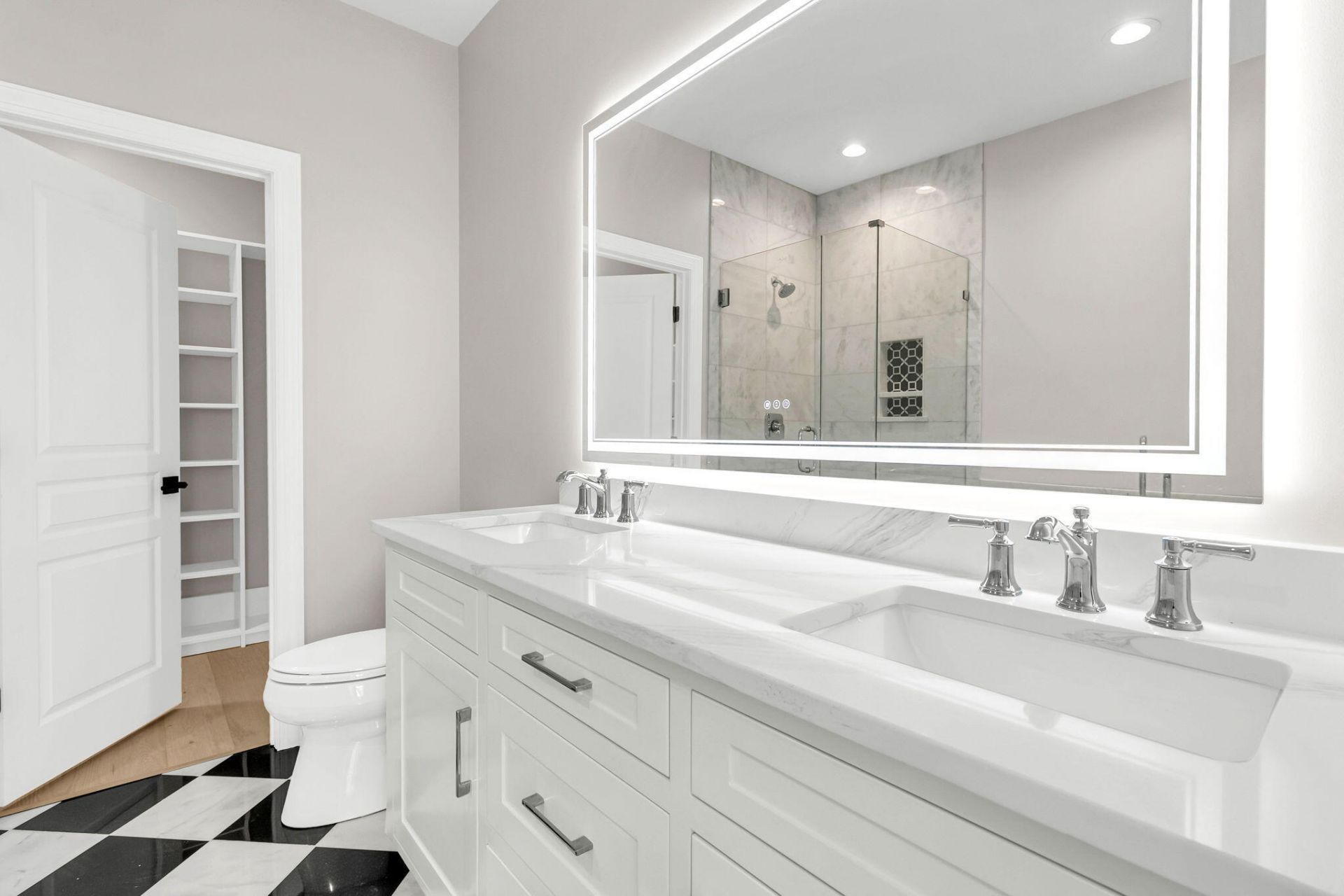 1135 Thrower Street Photo 17