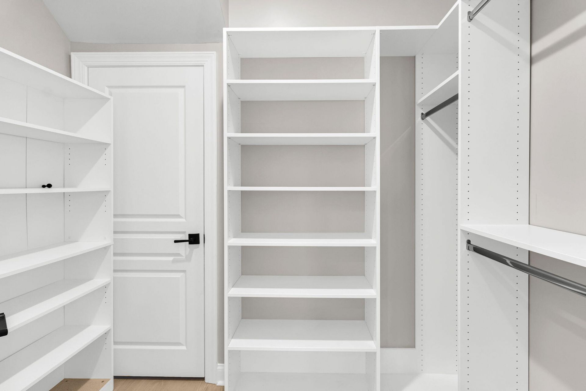 1135 Thrower Street Photo 18