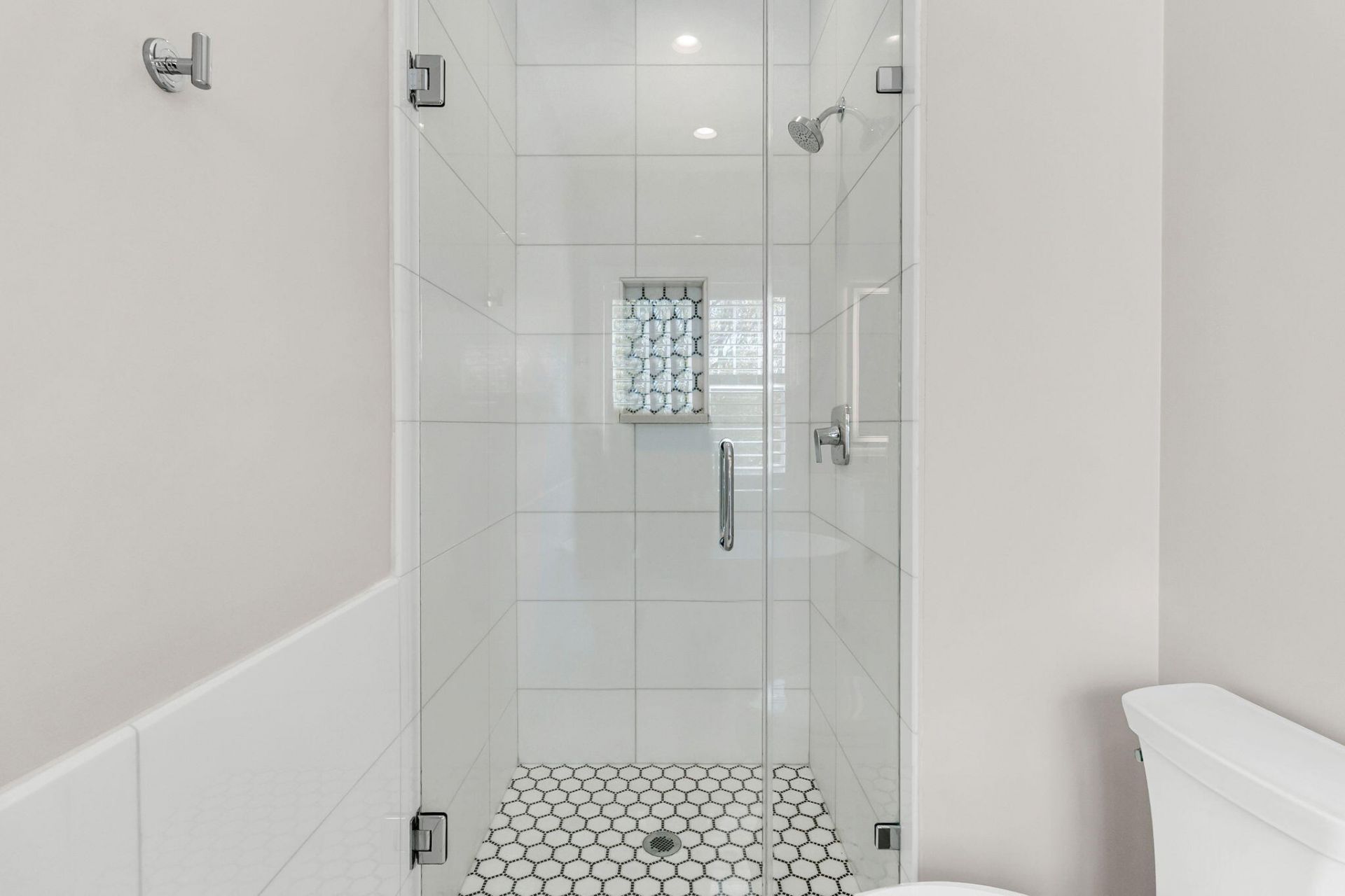 1135 Thrower Street Photo 28